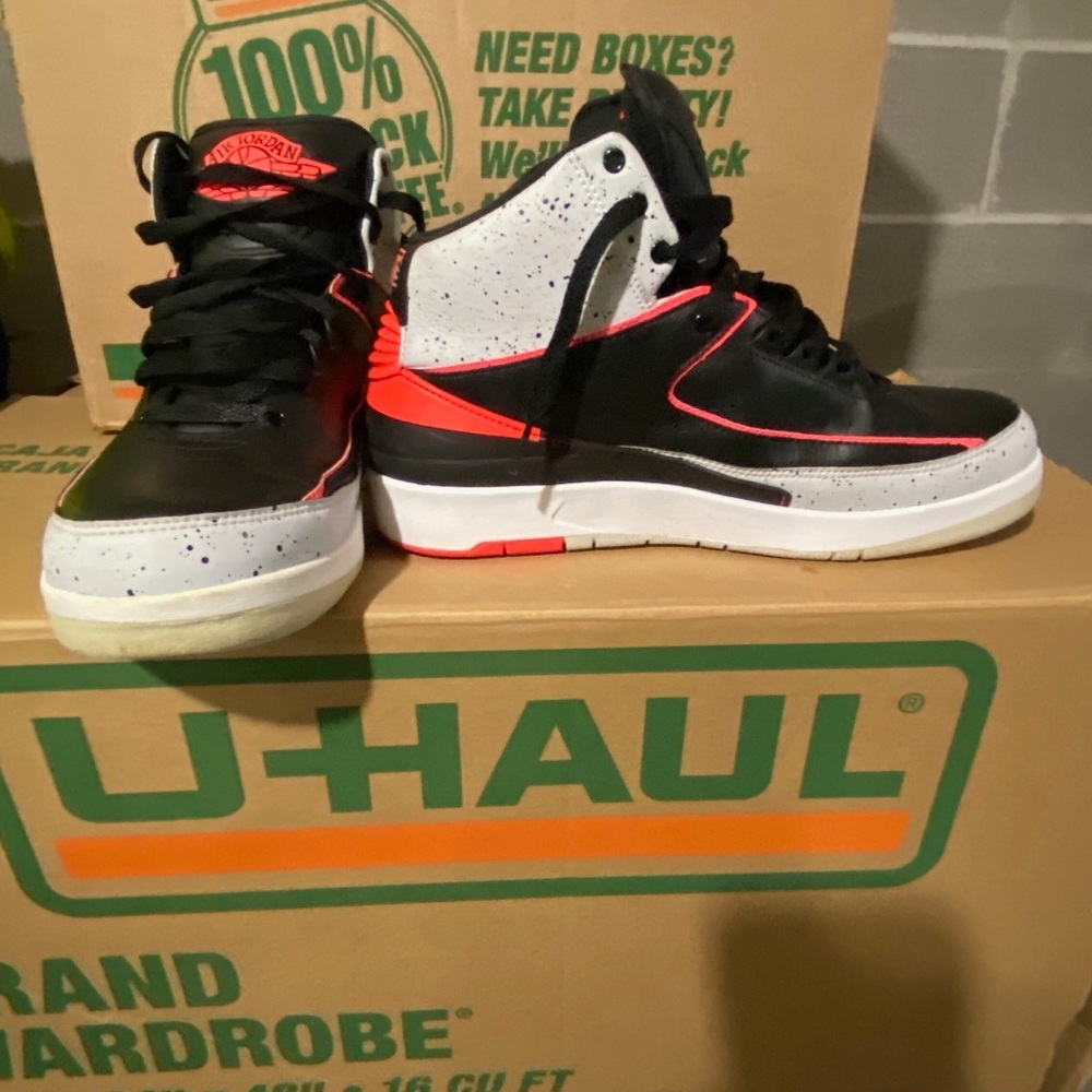 Air Jordan Retro 
Infrared Cement 2